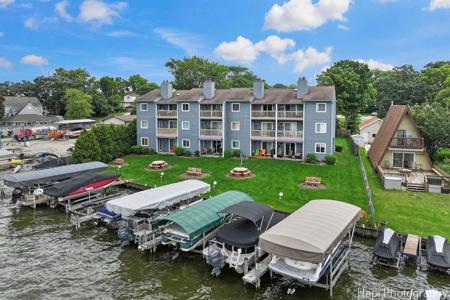 52 N Pistakee Lake Road