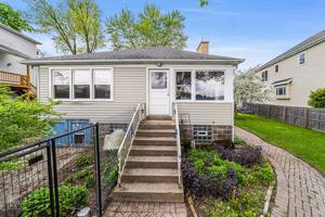 13 Lakeside Lane