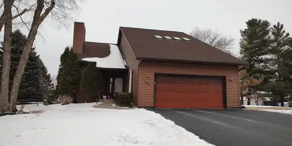 100 SW Thornhill Drive