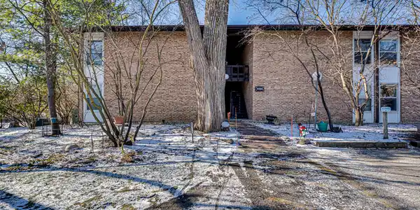 5522 E Lake Drive