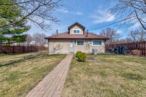 301 E SHOREWOOD Drive