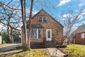 223 N Lakeshore Drive