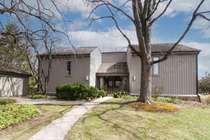 107 W FOXWOOD Lane