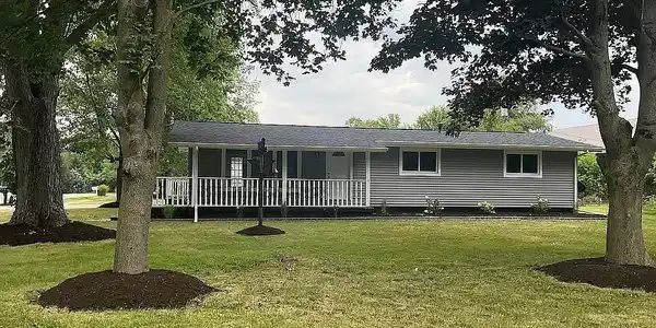 202 S Lake Of The Woods Road