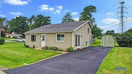 4 W Clarendon Drive