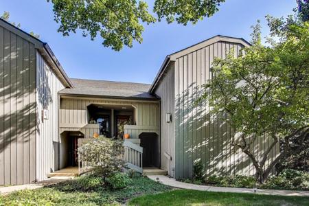25 Shoreline Road