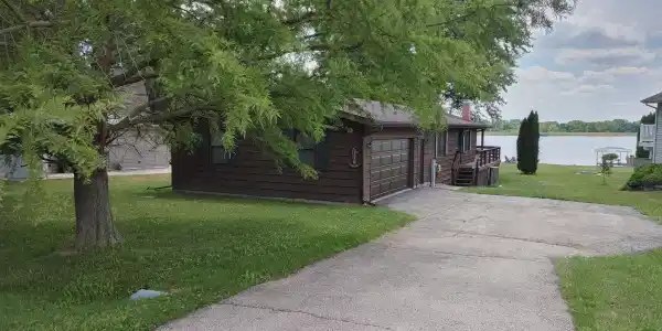110 Candlewick Drive SE