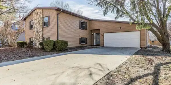 809 Ayrshire Circle