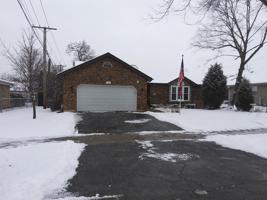 10 W GLENLAKE Avenue