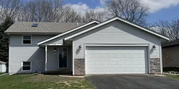 112 GABLES Drive SW