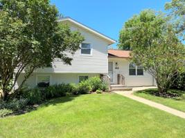 412 W Hawthorne Drive