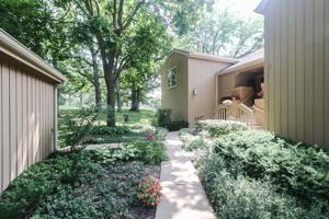 208-B Hickory Lane W
