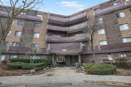 840 WELLINGTON Avenue