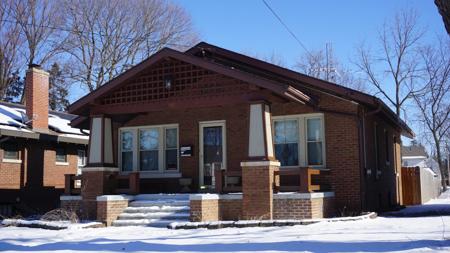 1003 Victoria Street