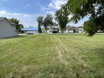 915 Candlewick Drive NE