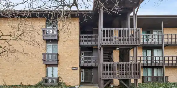 1601 E Maple Terrace
