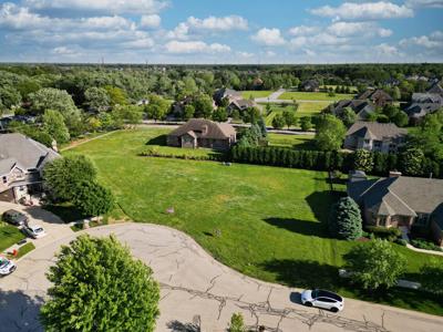 24817 Petit Court