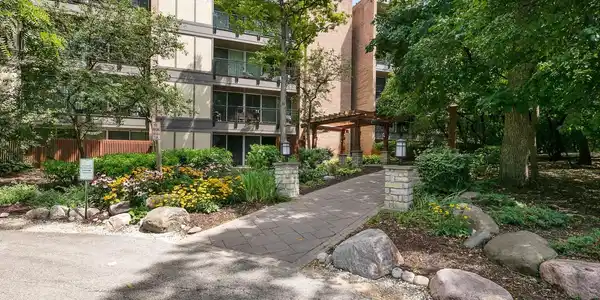 5900 OAKWOOD Drive