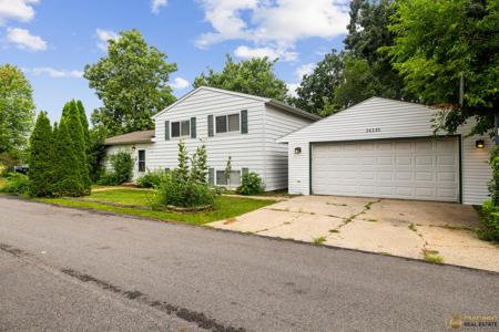 26235 N Acorn Lane
