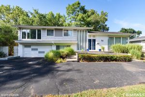 711 Apple Tree Lane
