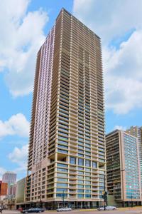1000 N LAKE SHORE Plaza