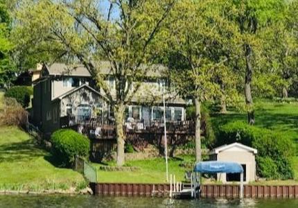 4713 E Lake Shore Drive