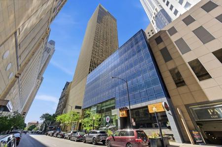 100 E Walton Street