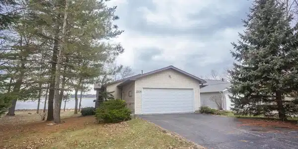 2514 CANDLEWICK Drive SE