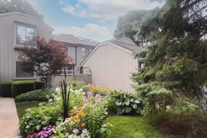 527 Shoreline Road