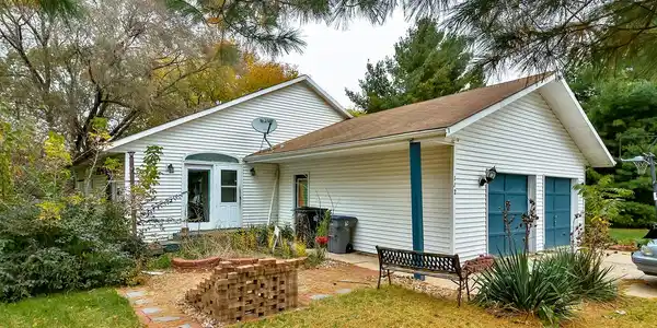 112 Liverpool Drive SE