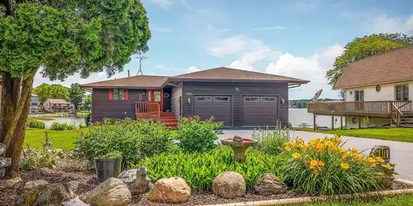 618 NE Candlewick Drive