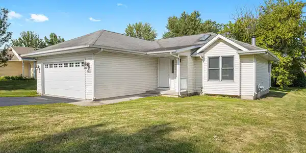 504 Lamplighter Loop SE
