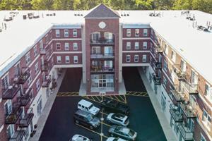 10 N LAKE Street