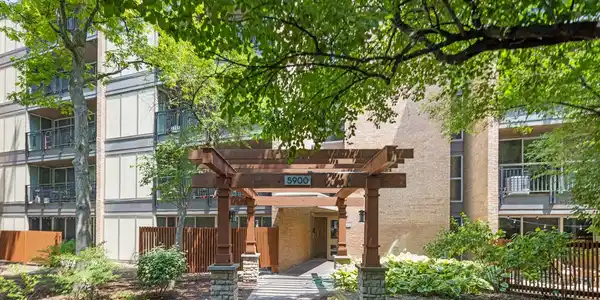 5900 Oakwood Drive
