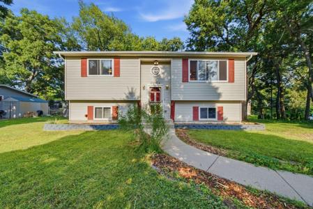3006 E Hickory Drive