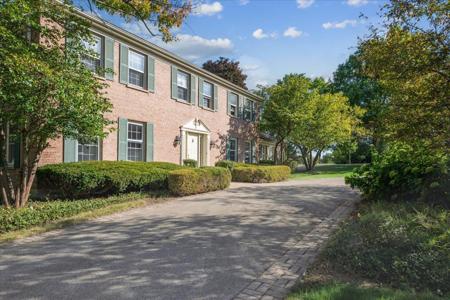 1300 Lake Shore Drive S