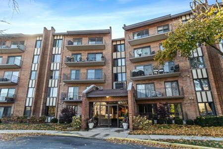 701 LAKE HINSDALE Drive