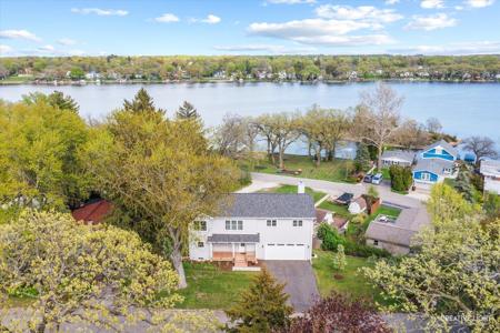 4520 W Shore Drive