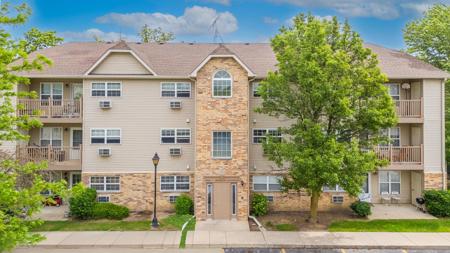 1524 W SAND BAR Court
