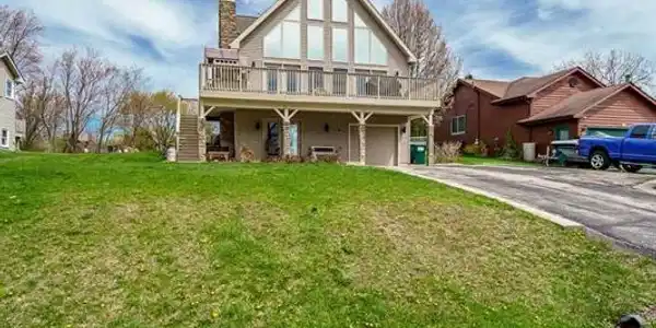307 Candlewick Drive SE