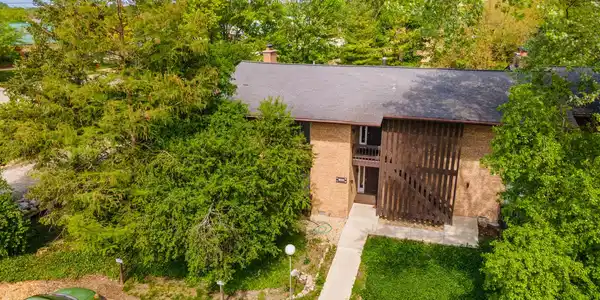 1605 MAPLE Terrace