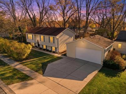 121 E Clarendon Drive