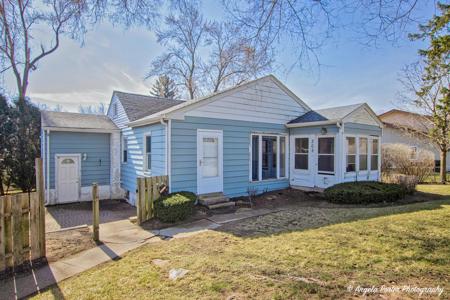 305 E Burnett Road