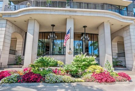 1040 N LAKE SHORE Drive