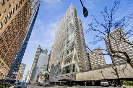 200 E Delaware Place