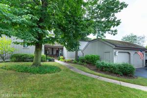 97 W Thornhill Lane