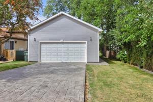 122 W Clarendon Drive