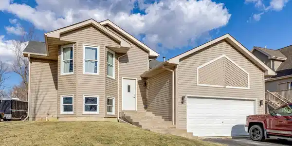 309 Candlewick Drive NE