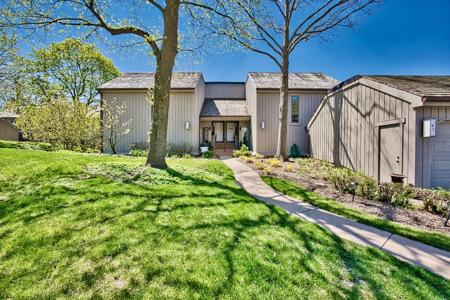 97 W Thornhill Lane