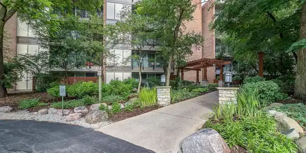 5900 OAKWOOD Drive